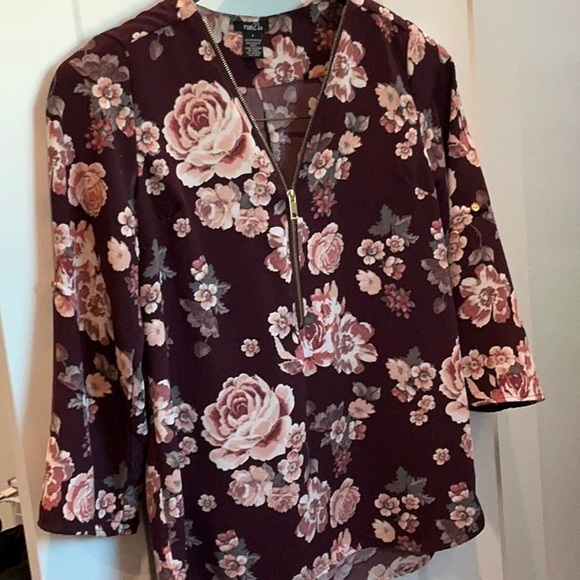 Rue21 blouse with gold zipper and flowers small - Picture 1 of 8